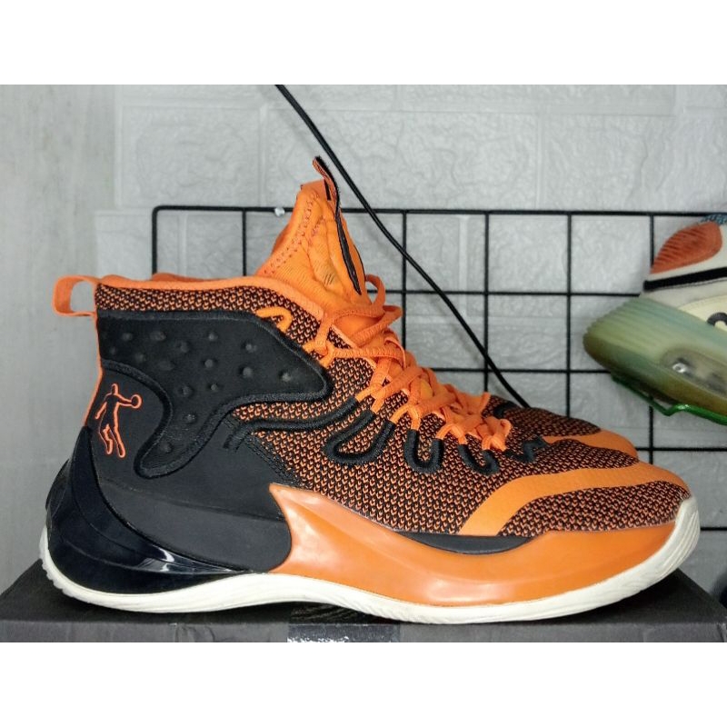 sepatu basket QIAODAN kondisi terbaik