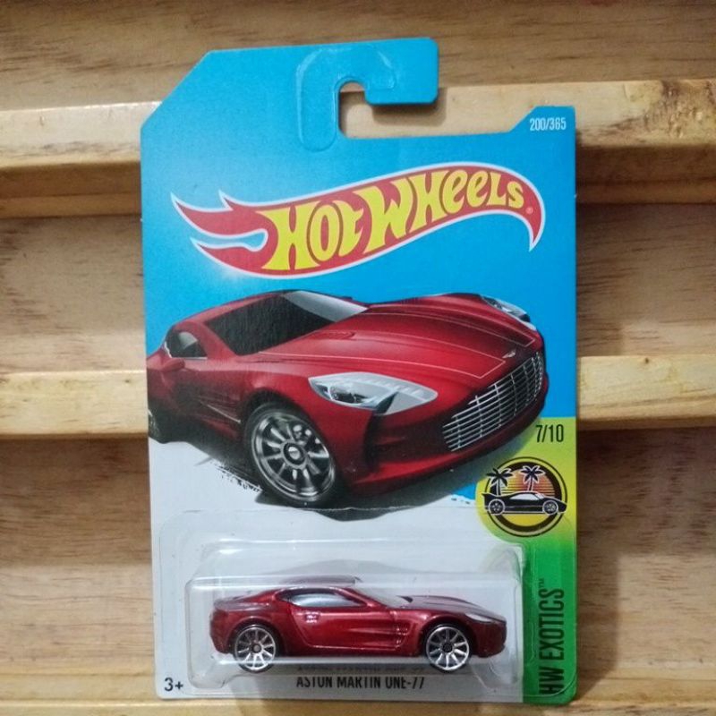 Hot Wheels Aston Martin One 77 merah