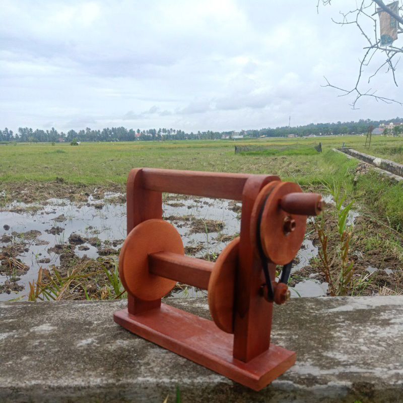 KATROL GULUNGAN BENANG LAYANGAN KAYU UKURAN 3/4KG BENANG