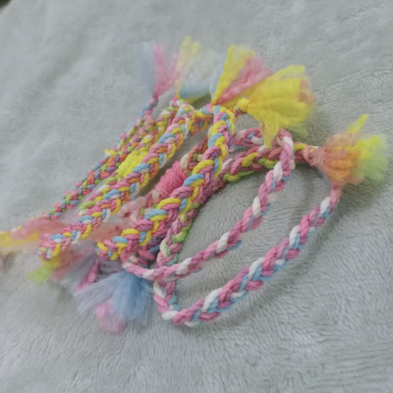 Gelang Benang Rajut Polycherry Premium Variant Gradasi Warna Pink, Putih, Kuning, Hijau, Biru Muda, 