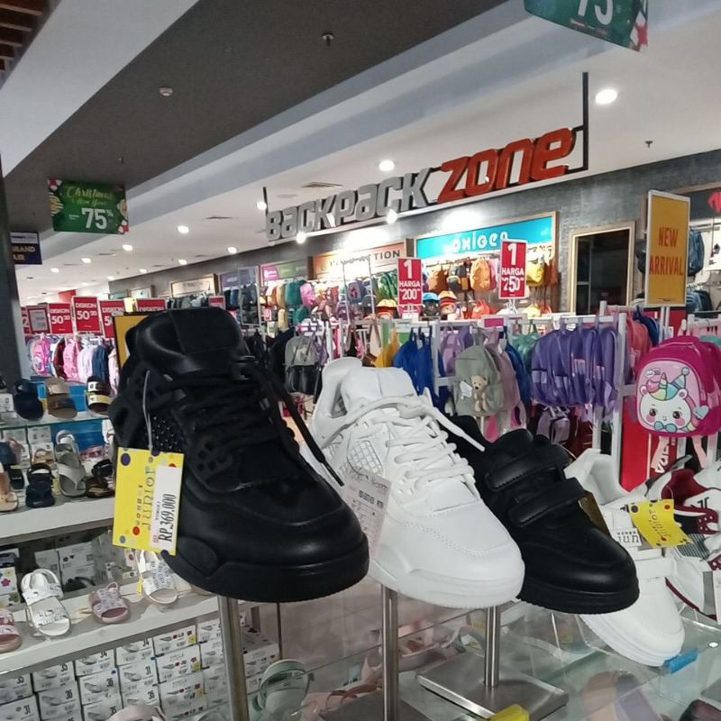 Sepatu anak yongki komaladi