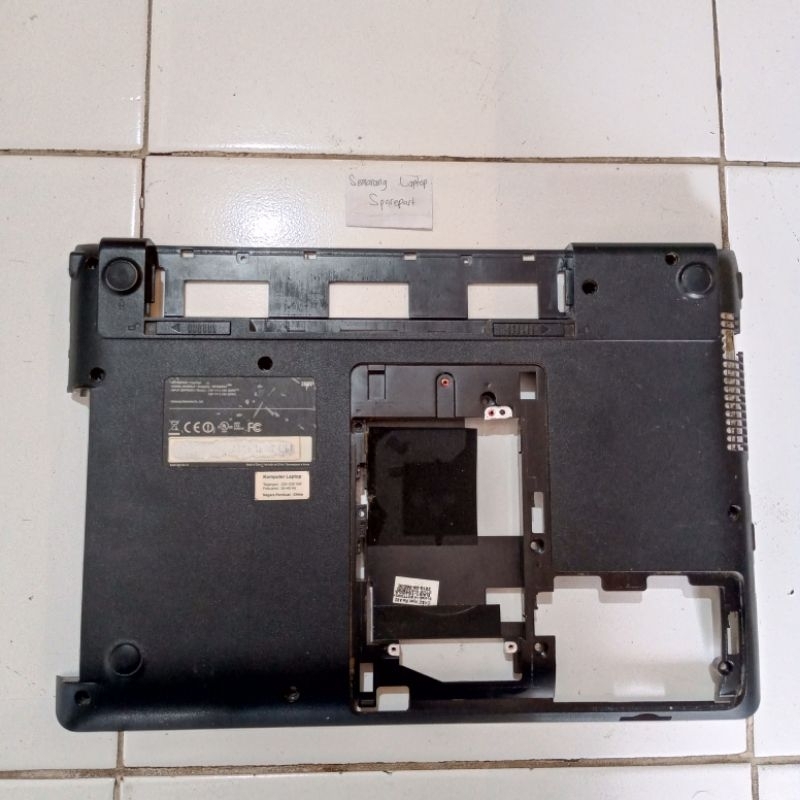 Bottomcase Samsung NP300 NP300E4X NP300E4V Casing Bawah.