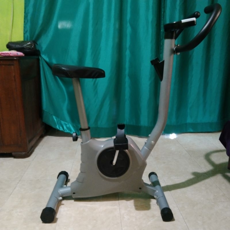 Second Sepeda Statis Spin Bike Model YS02 Sepeda Fitness Alat Gym kardio Bekas Preloved (Jember)