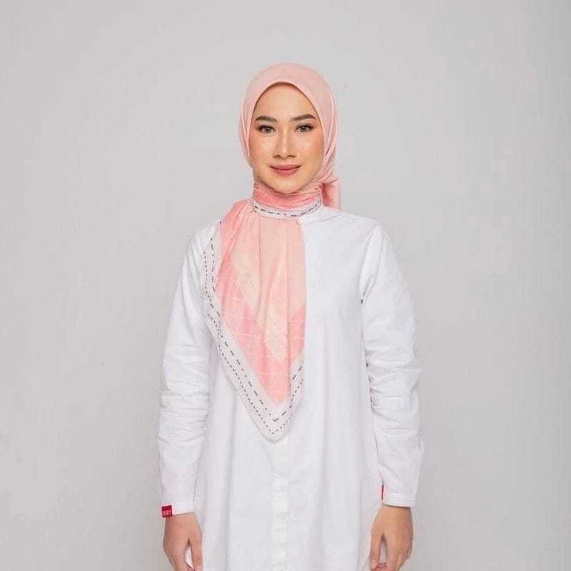 Dauky Line Border Scarf | Hijab Segi Empat Motif