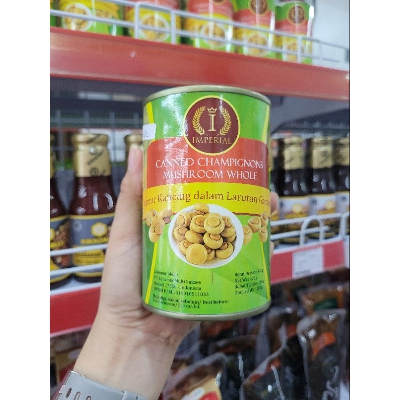 

Implerial jamur kancing dalam larutan garam