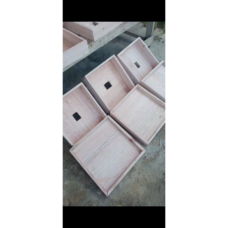 kotak topeng lebah itama dan thora