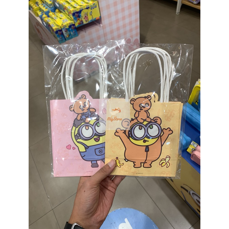 

MINISO Paperbag Kantong Kertas Koleksi Minions (3pcs) / Minions Collection Paper Bag (3 Pcs)