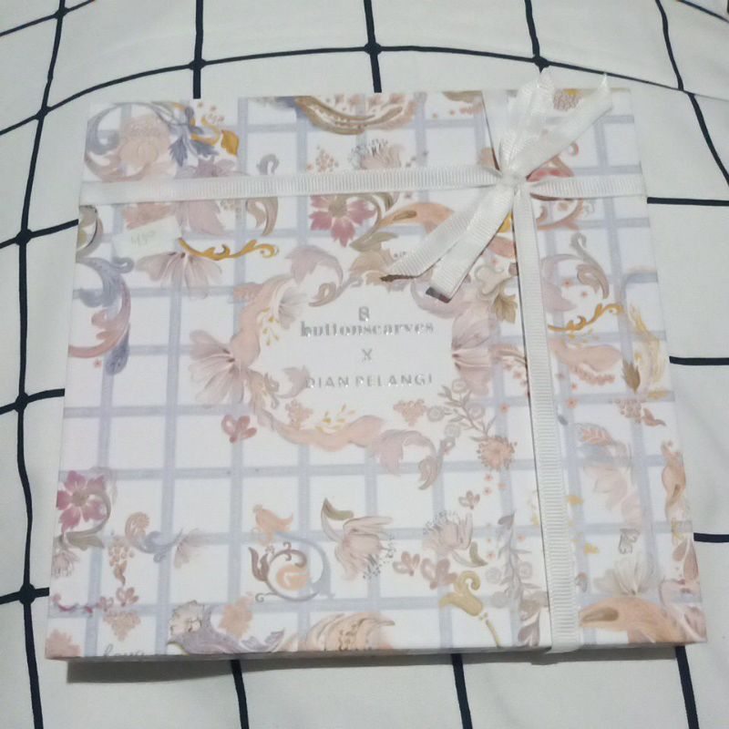 Blanco Voal Small Buttonscarves Sevilla Series