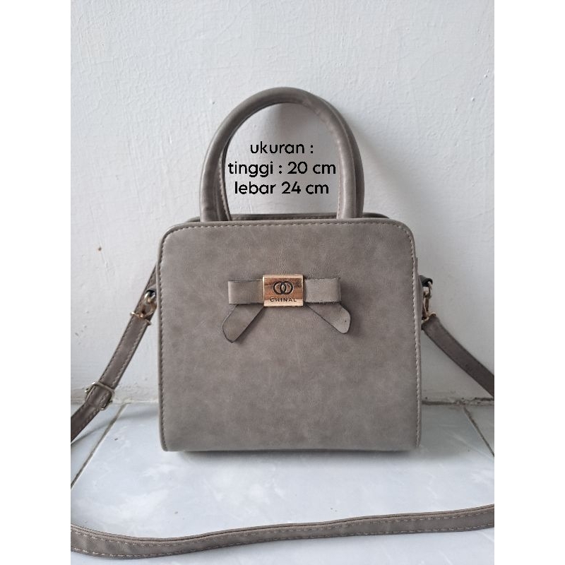 Tas Pesta Kulit Second/Preloved Warna Abu-abu