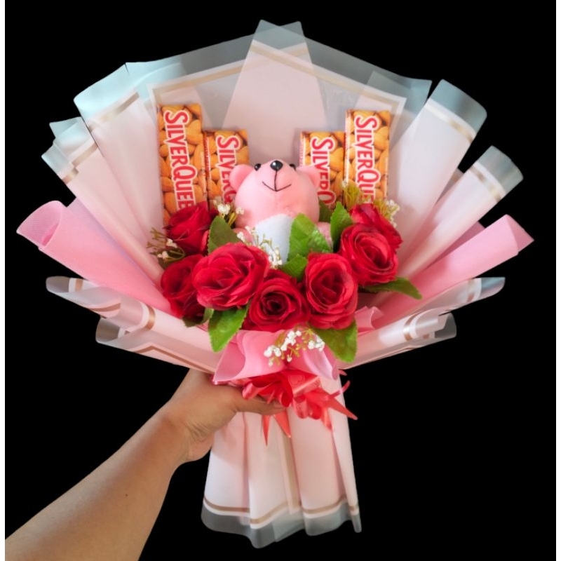 Buket bouquet bucket bunga dan snack coklat silverqueen cantik romantis