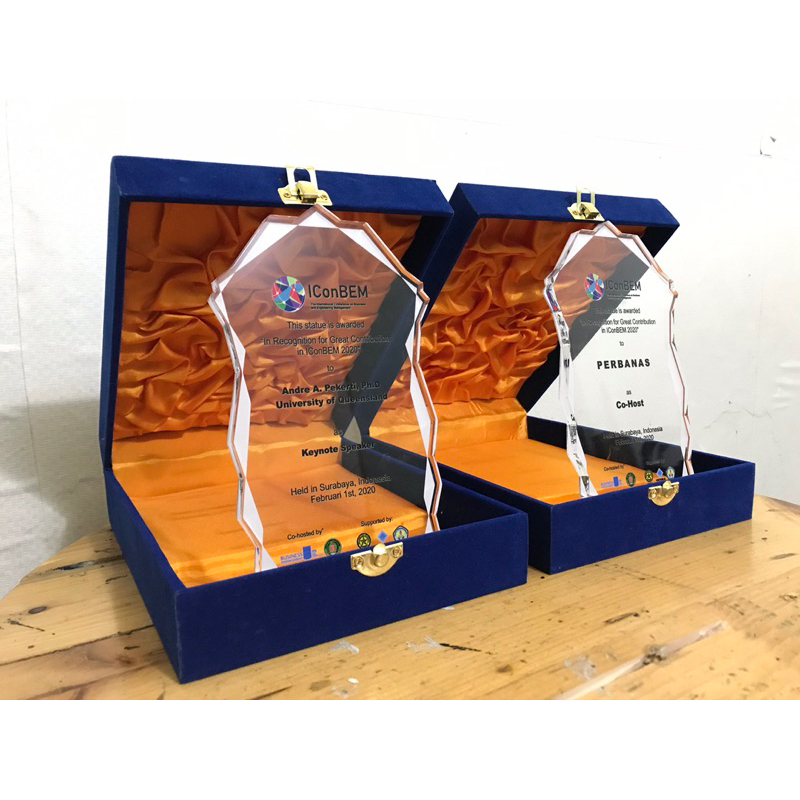 Plakat Akrilik Plakat Akrilik Jakarta Plakat Akrilik Custom Plakat Pembicara Plakat Hadiah Plakat Cu