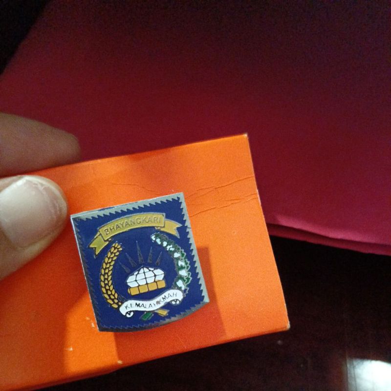 pin bhayangkari/lencana bhayangkari