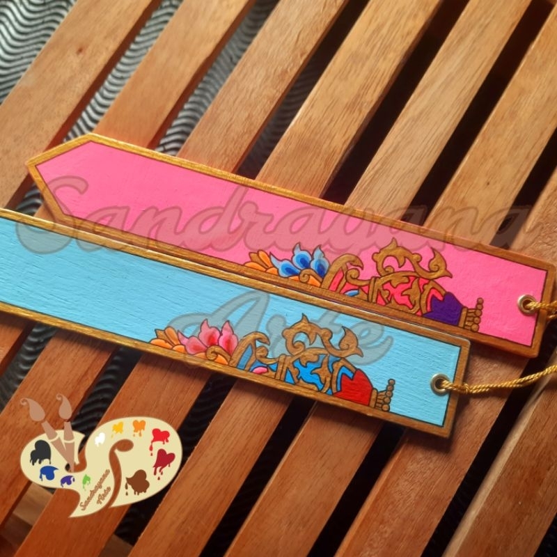 

Pembatas Buku. Bookmark Kayu. Bookmark Custom. Bookmark Lukis. Tunjuk Ngaji Kayu. Tunjuk Ngaji Lukis. Tunjuk Ngaji Custom