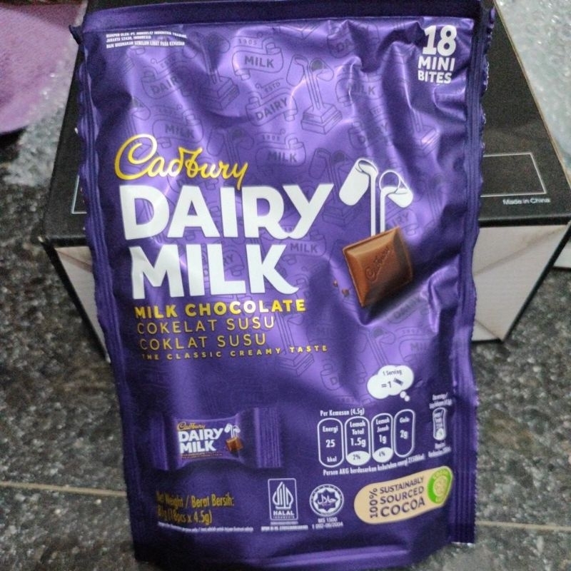 

Cadbury dairy milk cokelat sharebag isi 18 mini bites coklat
