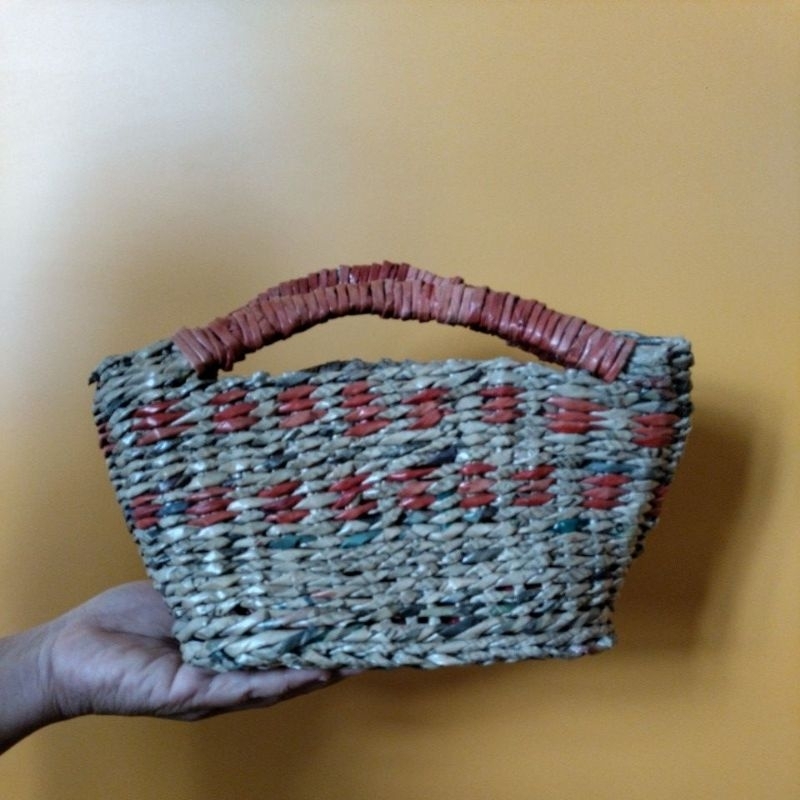 

Tas anyaman kertas