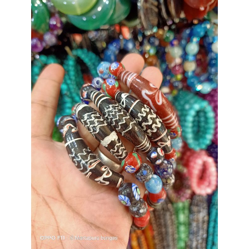 Gelang khas dayak lilis lamiang_Gelang berwiba daya pikat