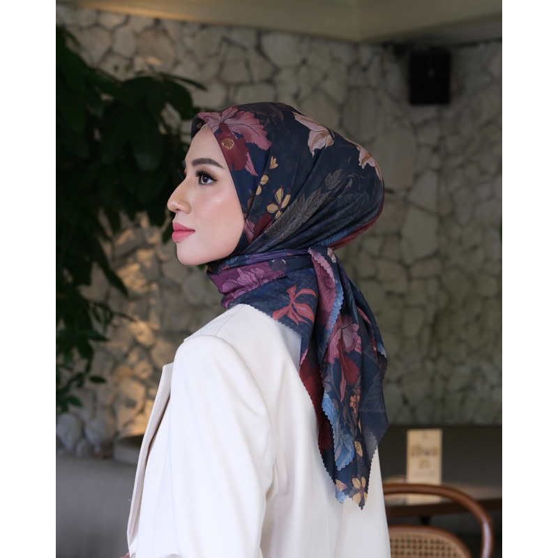 ELINA SCARF GONEGANI