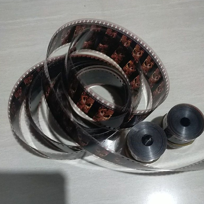 

Miliki Juga kaset rol flm ukuran 35 m panjang 7 meter bisa buat bikin peteng layangan koang pitu pitu sblom chkout baca dllu Deskripsi ya 5G