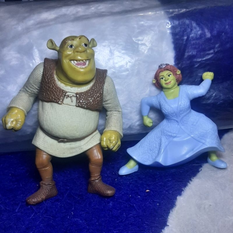 mainan / figure shrek &princess fiona