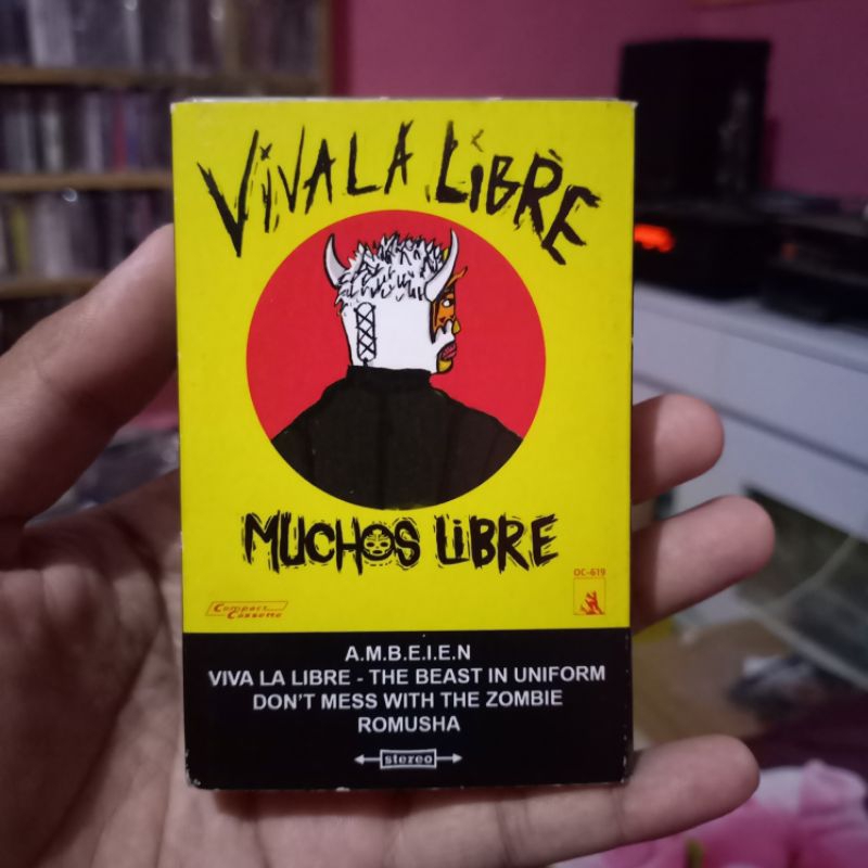 Kaset MUCHOS LIBRE - VIVA LA LIBRE