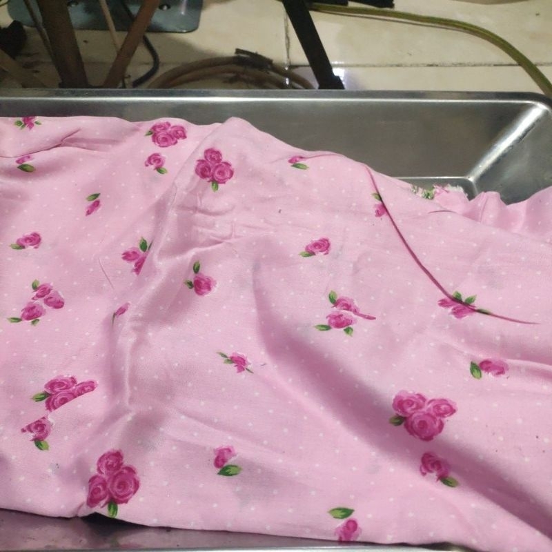 KAIN KILOAN KATUN RAYON MOTIF BUNGA PINK