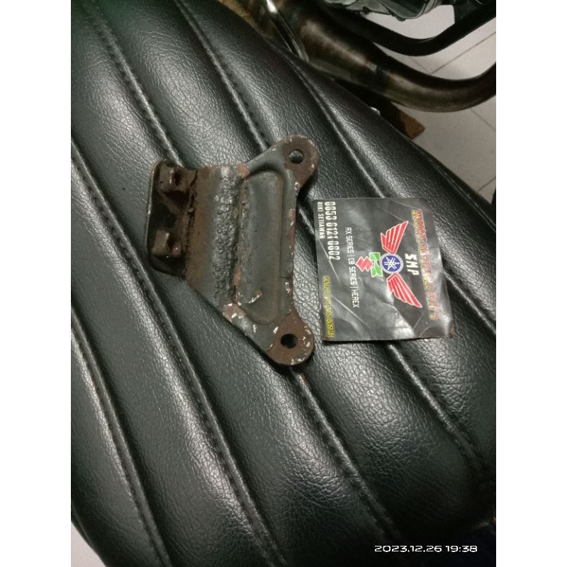 bracket koil posisi nempel di rangka Kawasaki Binter Merzy KZ200 original.