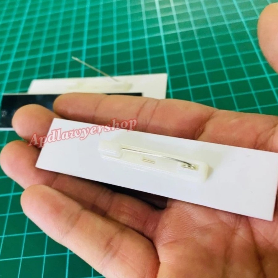 

Akrilik Papan Nama Dada Acrylic Name Tag Hitam Putih Plus Peniti 8x2cm