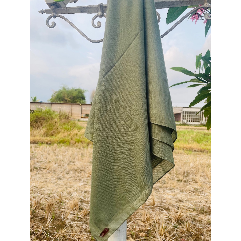 Hijab Segi Empat Warna Hijau Daun - Voal PE by Dirayahijab
