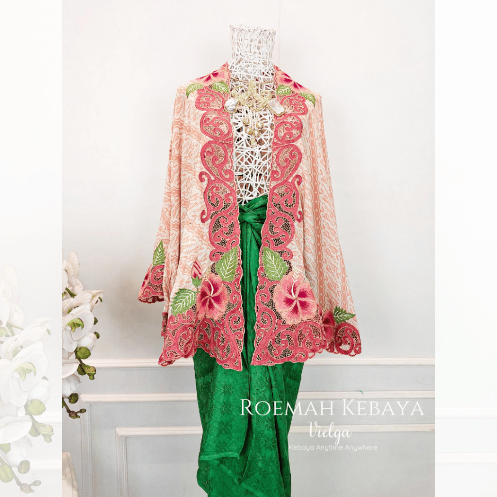 Kebaya Batwing Batik Kembang Sepatu by Roemah Kebaya Vielga - ALL SIZE