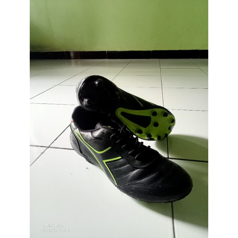 SEPATU BOLA KULIT ASLI