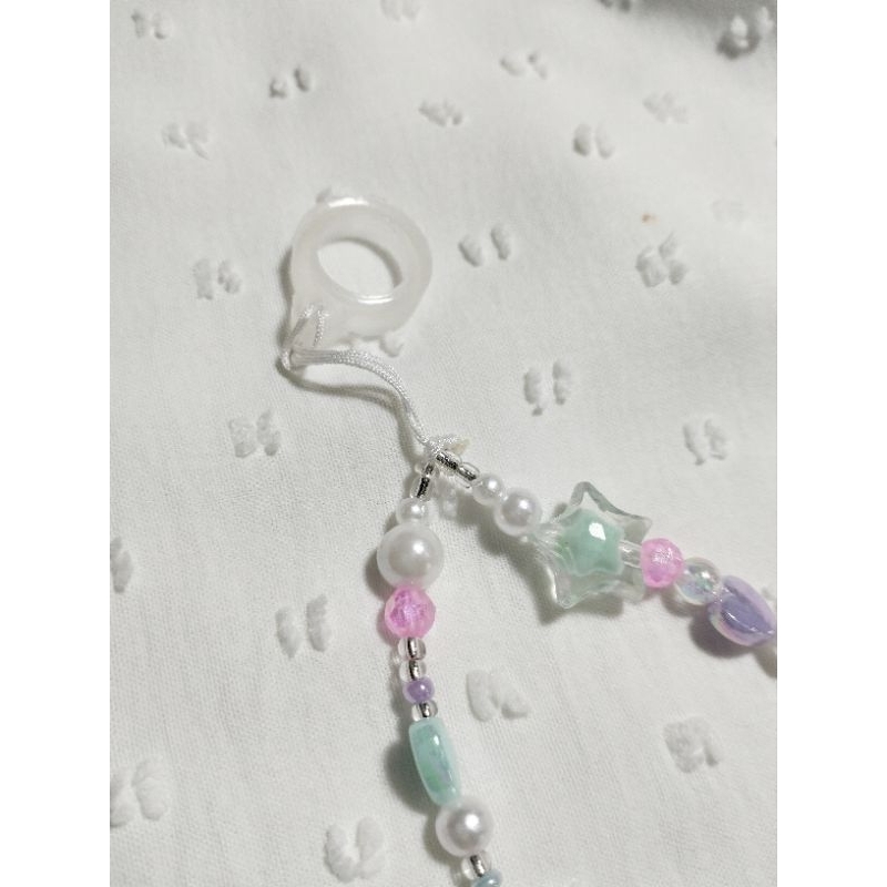 

penambahan 1 buah karet elastis o ring dan penambahan panjang untuk lanyard