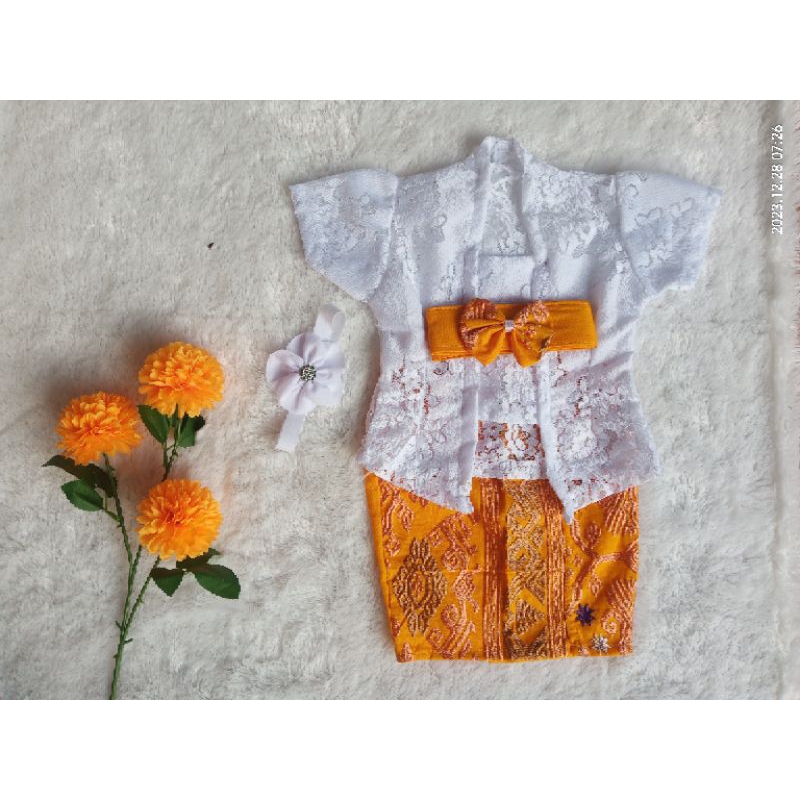 kebaya bayi /setelan bayi 3 bulanan
