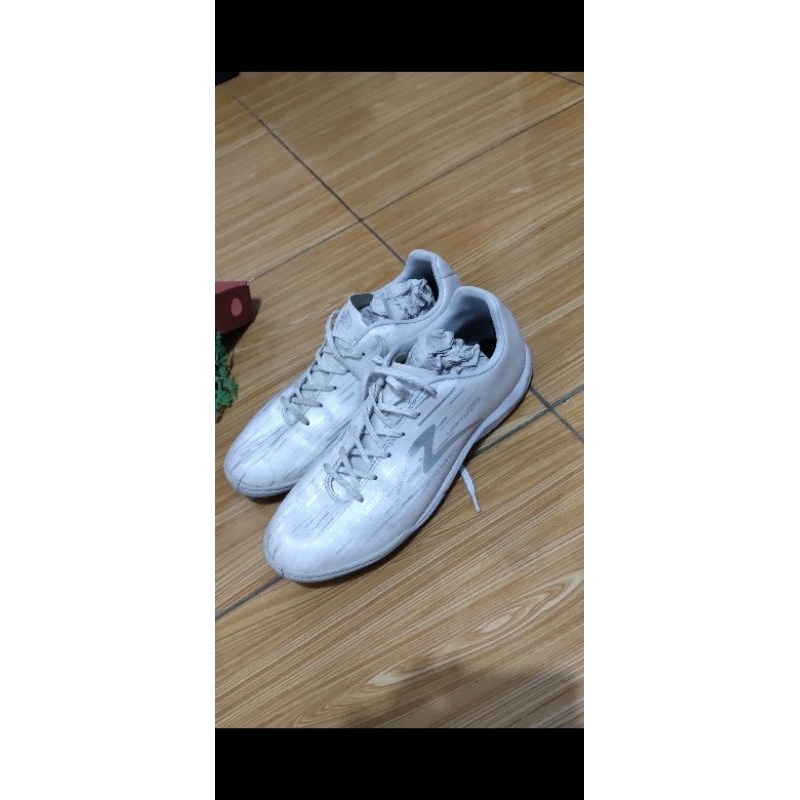 specs ls ilumitade sepatu futsal