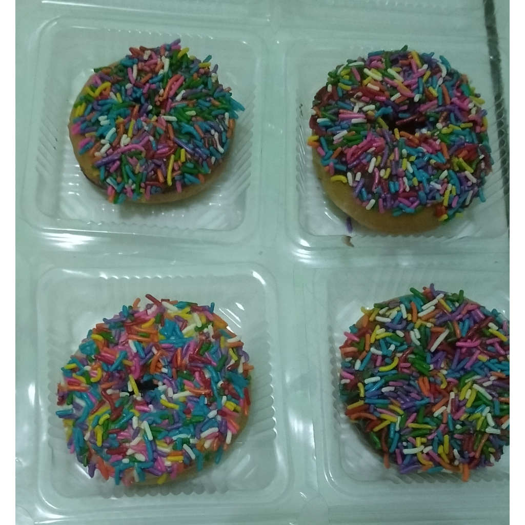 

4 PCS DONUT TOPING CERRES MANIS DAN ENAK