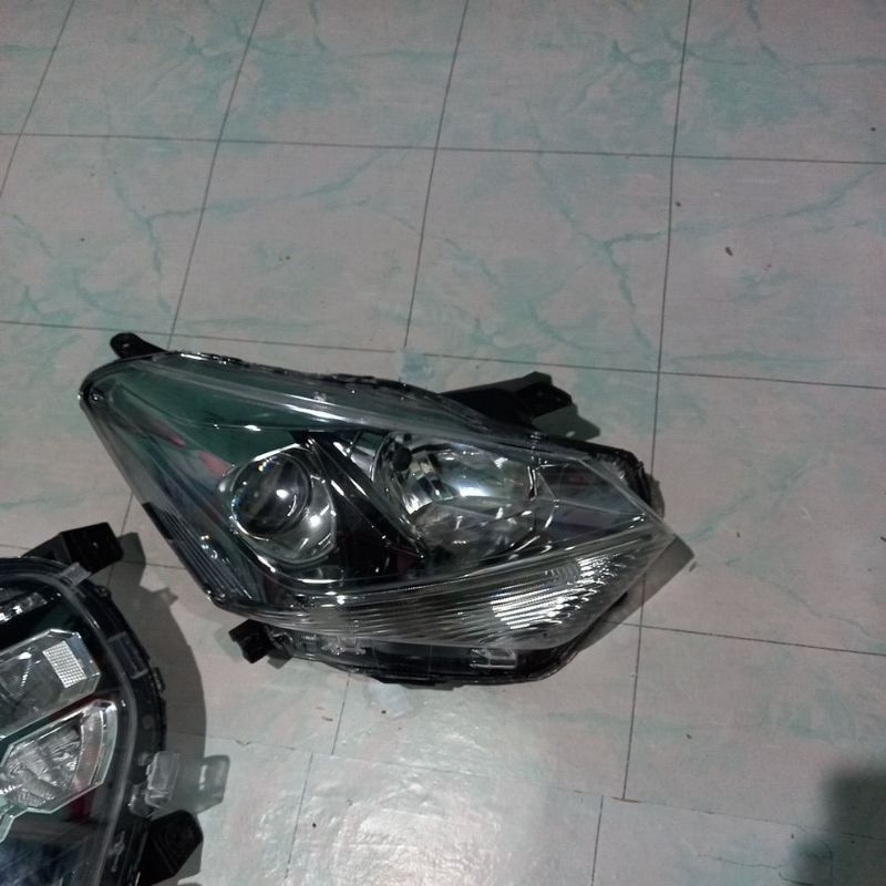 Head lamp headlamp lampu depan agya ayla 2016 2017 2018 2019 2020 2021 led Original- kanan