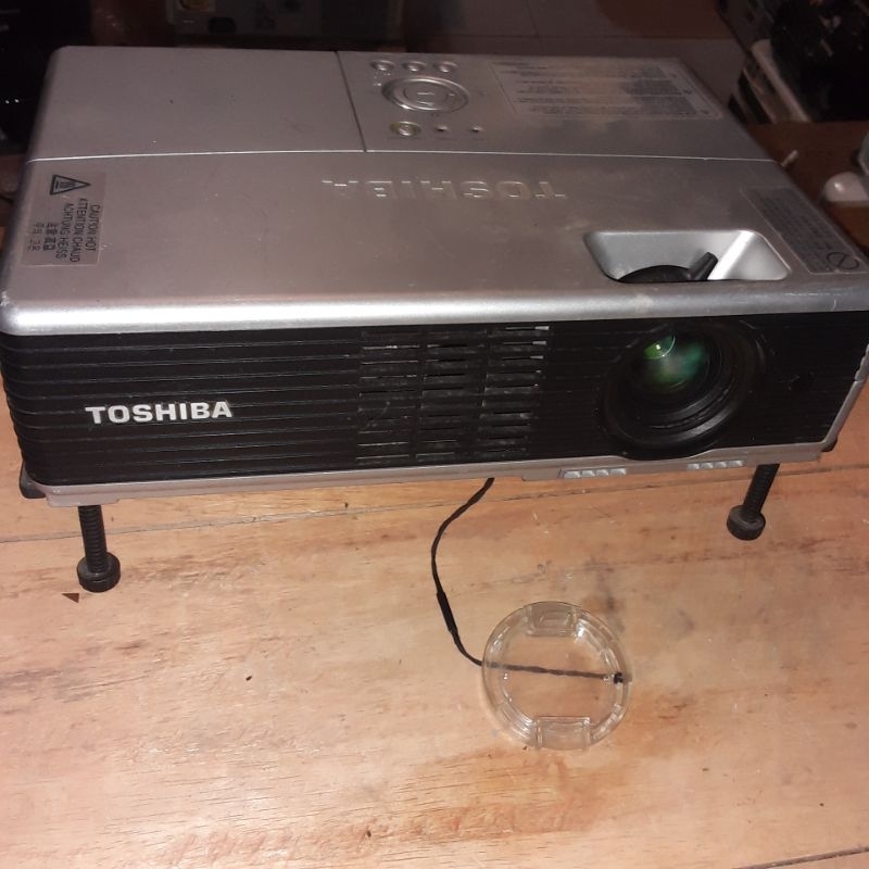 proyektor toshiba TLP X100