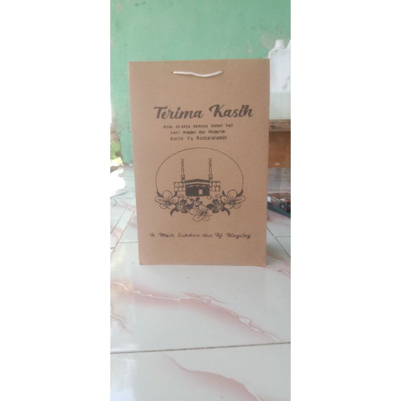 

paperbag 20x10x30 sablon