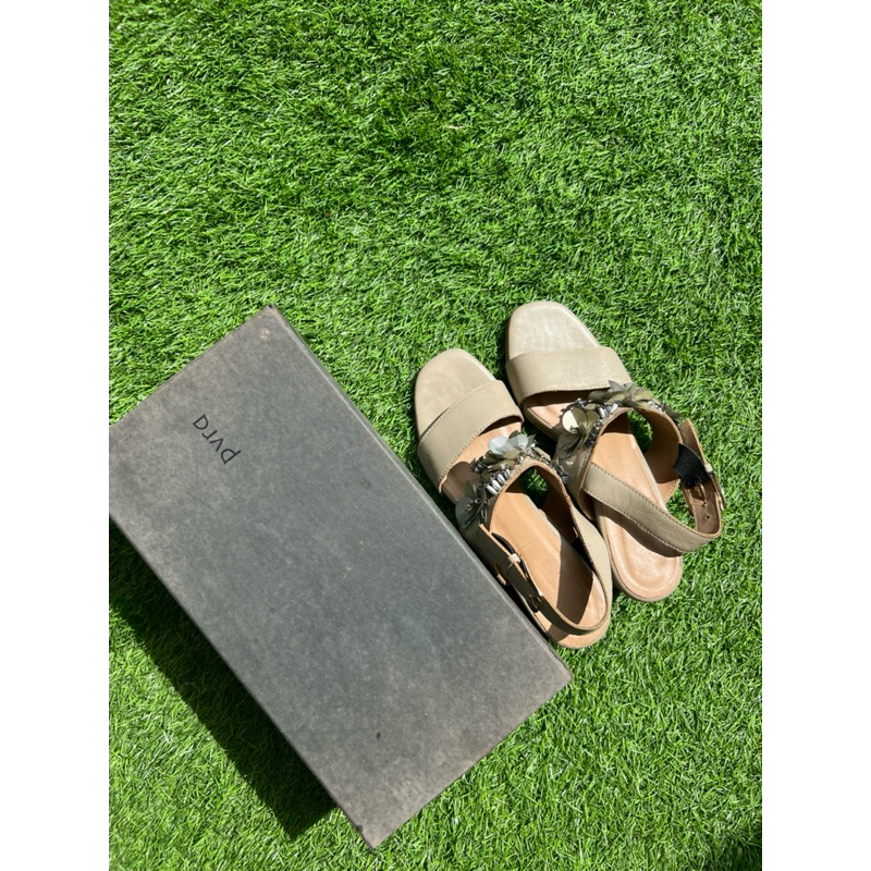 Preloved Pvra Duvva Mid Heels