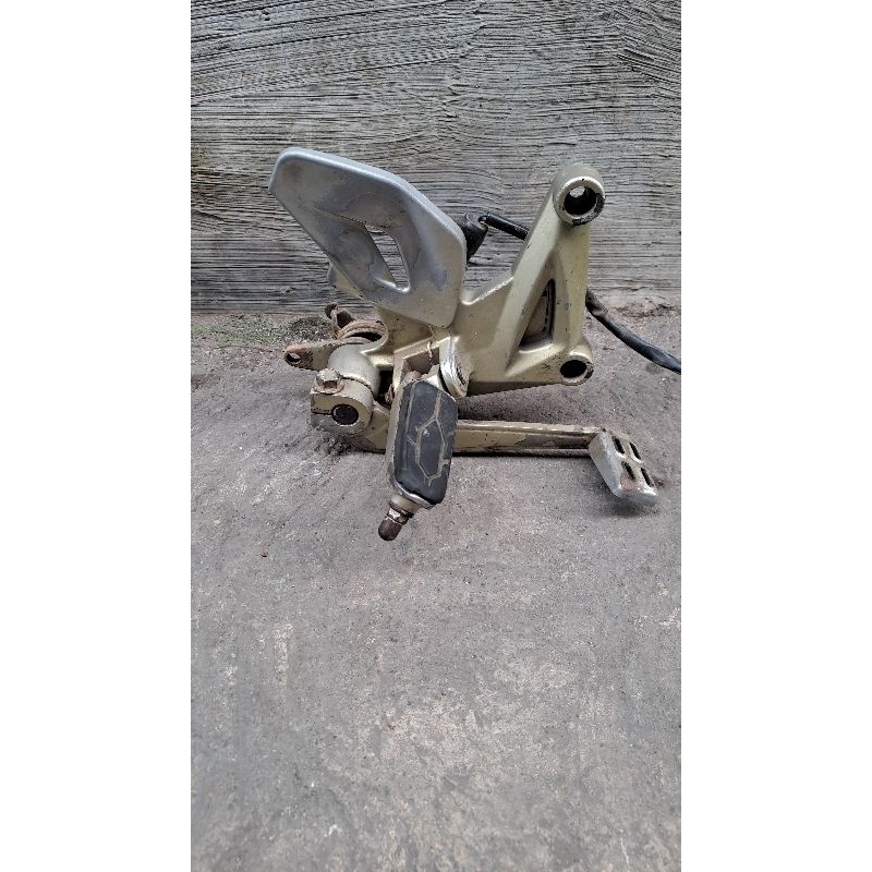 footstep depan kanan 200ns/br200a