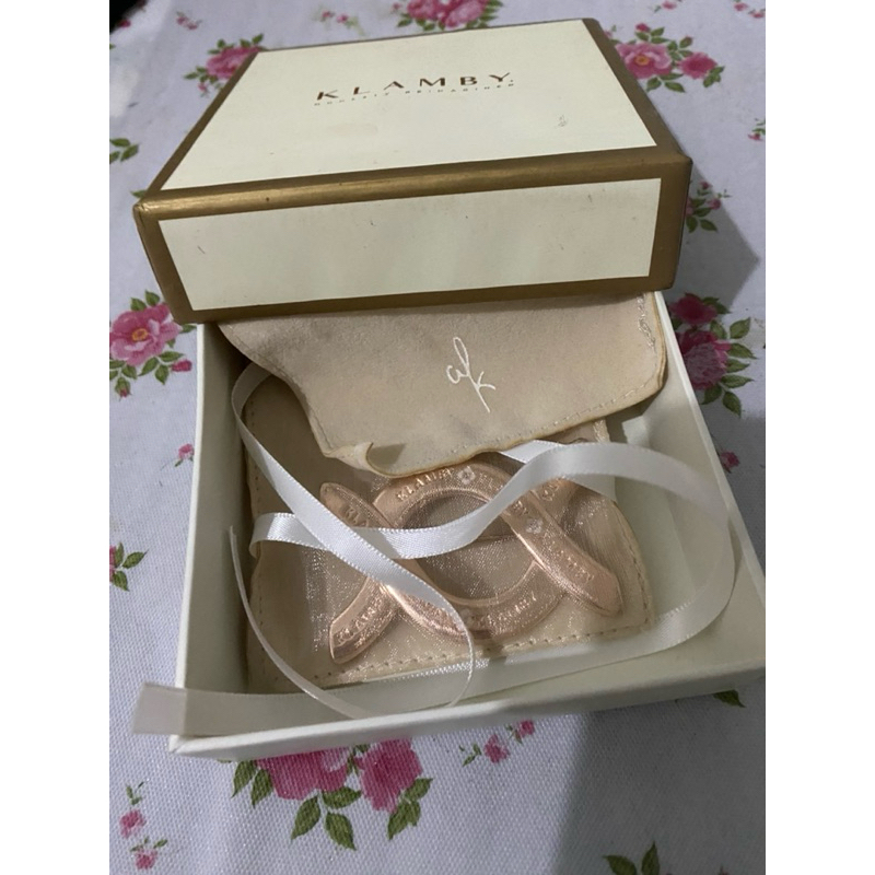 (Preloved) Brooch Wearing Klamby (in Rose Gold)