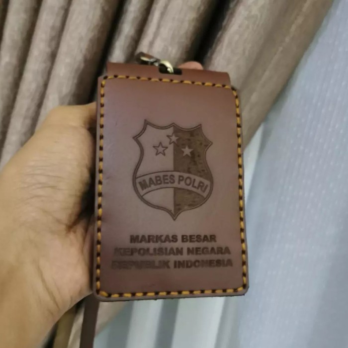 

Name Tag Flip Lipat Magnet Kulit Asli Custom Nama, ID Card Holder Kulit