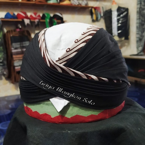 Blangkon Jogja Lipat Sammurai Hitam Putih