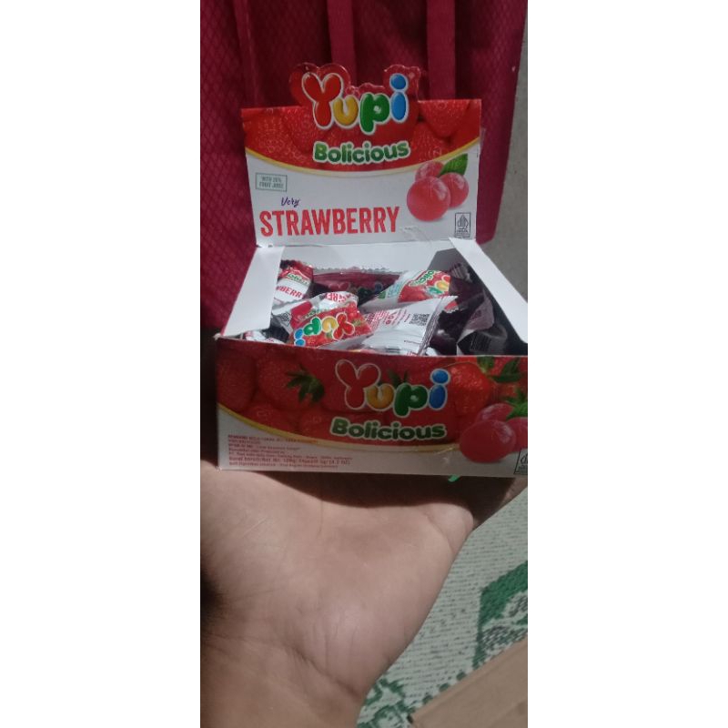 

YUPI BOLICOINUS STRAWBERRY 1BOK ISI 24pcs