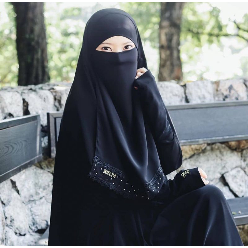 Qibtiyyah Exclusive - Rayna Lacey Black