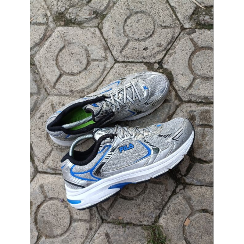 sepatu fila running shoes/sneakers second