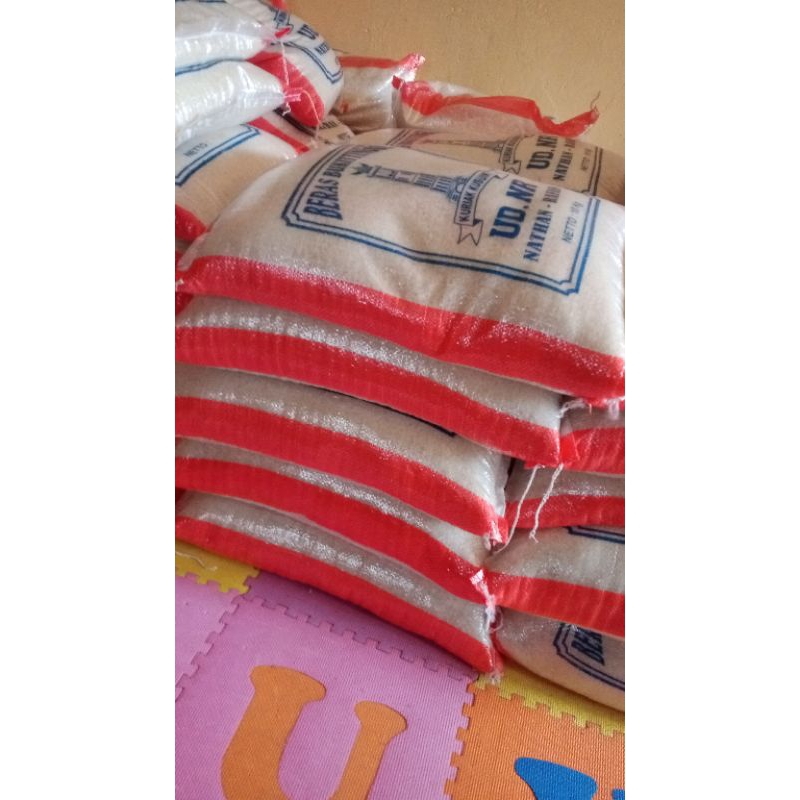 

Beras 5kg UD NR Rice Payakumbuh Bukittinggi (Sumatera Barat)