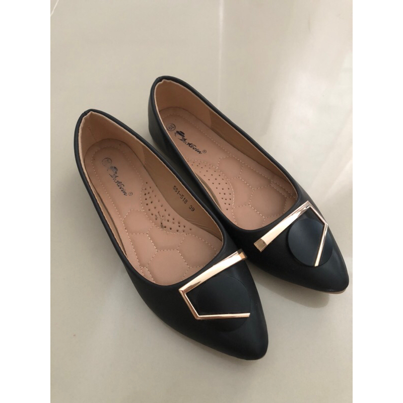 Preloved sepatu flat shoes hitam wanita size 39 dr Kevin
