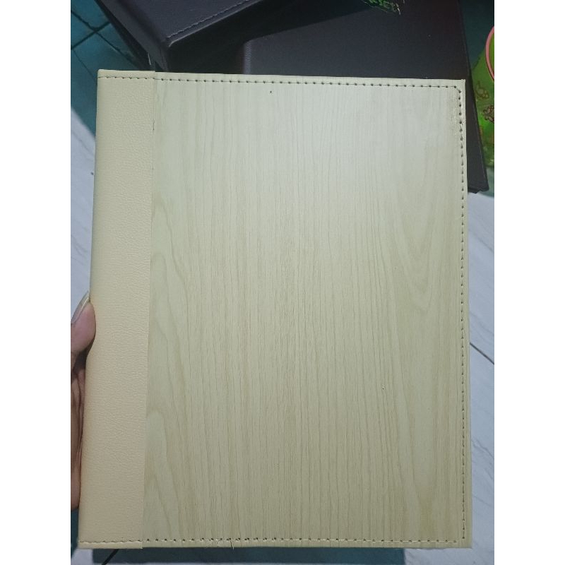 

Cover Buku Menu Polos Cream