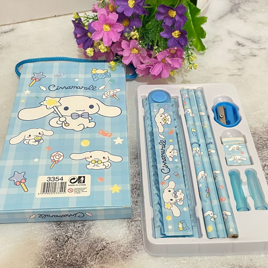 

Paket Alat Tulis 5 in 1 - Motif Sanrio KD - 136SLD - isi pensil penghapus cover penggaris rautan alat tulis lucu kerja kantor sekolah hamper sovenir