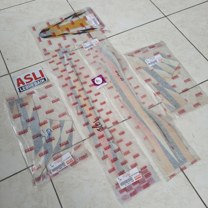 Stiker Striping F1ZR F1ZR Millenium Limited Kuning Silver Original YGP